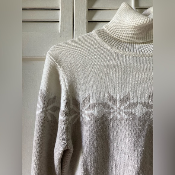 Columbia Turtle Neck Sweater - Picture 3 of 4
